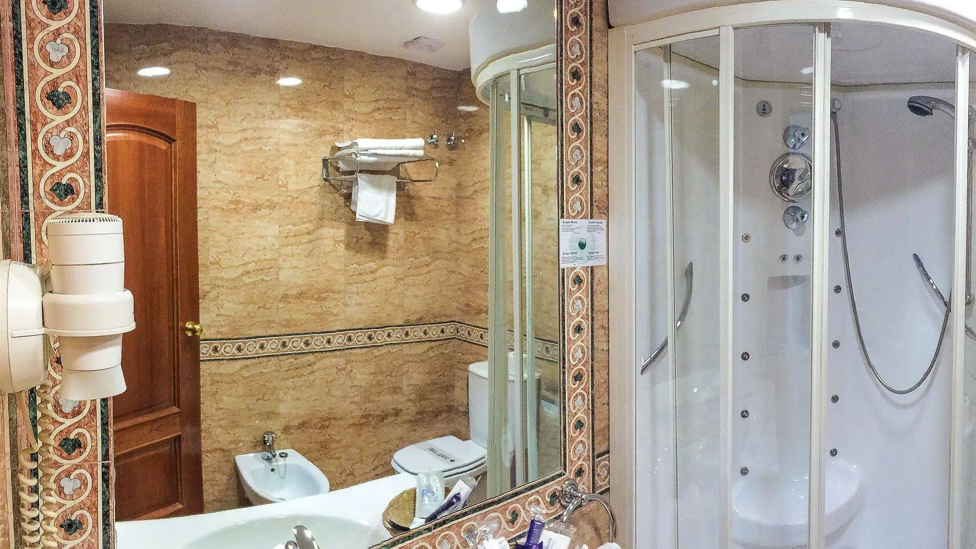 Reino De Granada Hotel
